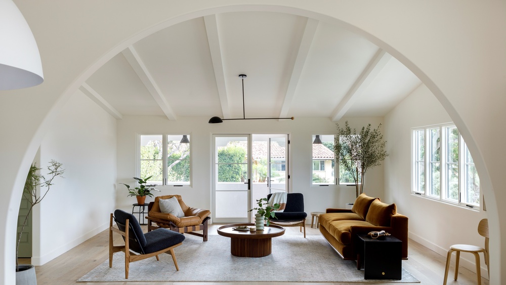 How to Arrange Floating Furniture in a Living Room: Expert Tips