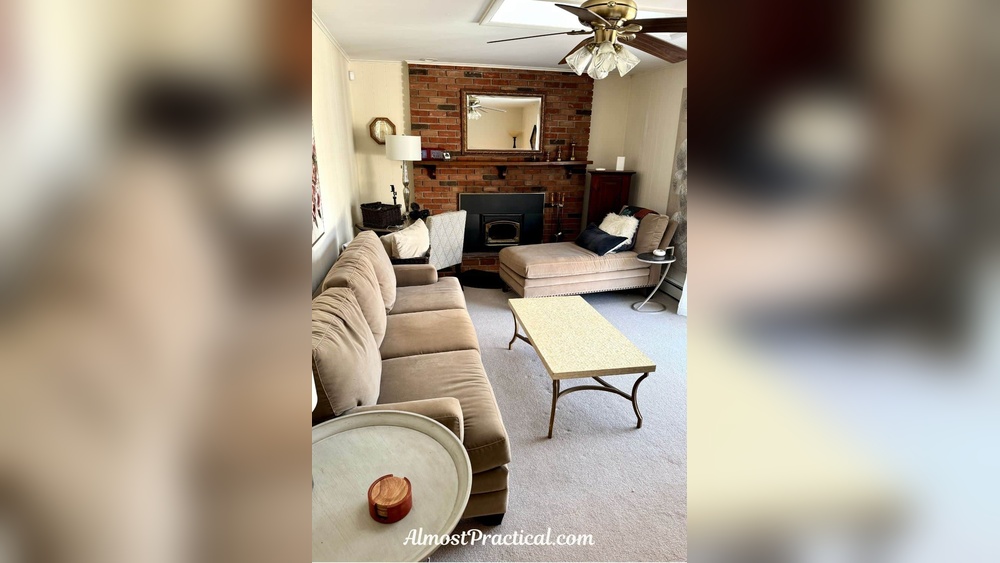How to Arrange Living Room Furniture With a Chaise Lounge