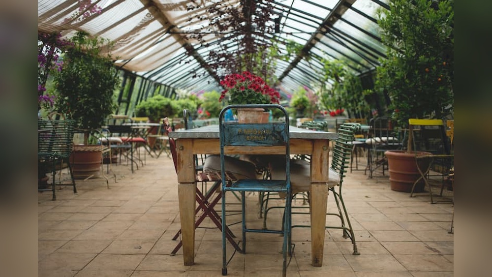 How to Clean Green off Outdoor Furniture