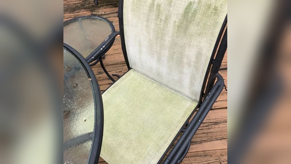 How to Clean Mildew off Outdoor Furniture