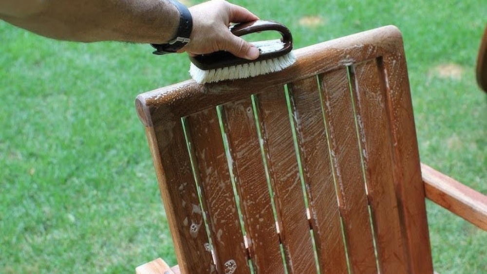 How to Clean Teak Outdoor Furniture Oxyclean