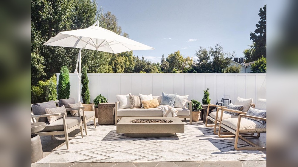 How to Design Outdoor Furniture Space Beautiful
