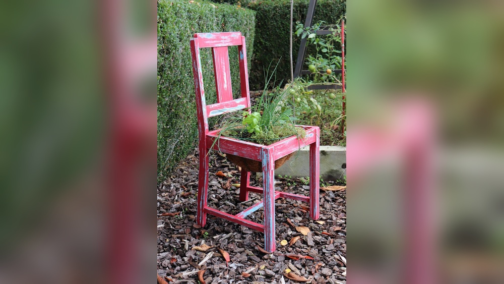 How to Distress Outdoor Wood Furniture