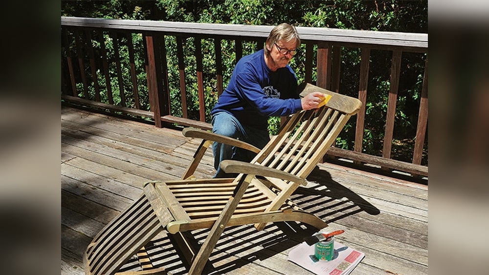 How to Finish an Outdoor Furniture