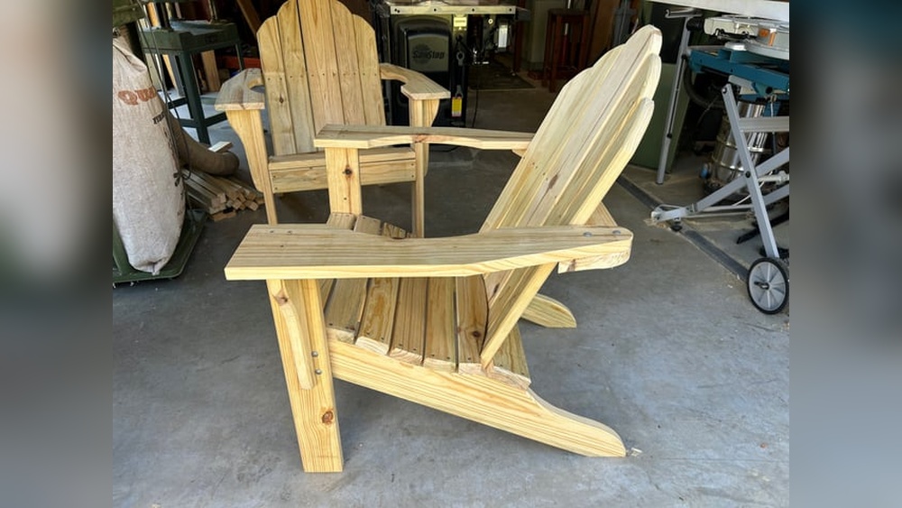 How to Finish Pine Outdoor Furniture