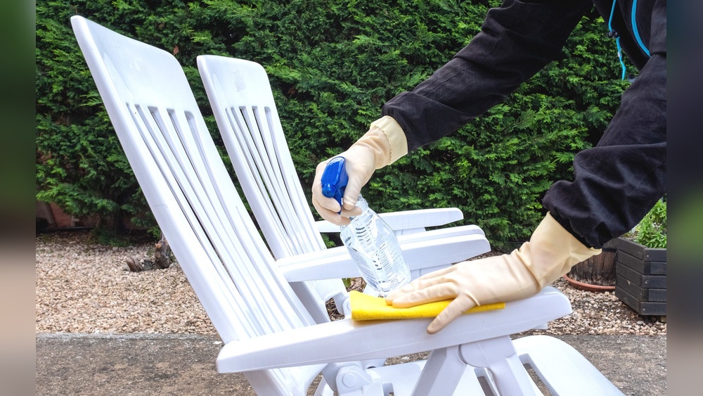 How to Get Mold off Outdoor Wood Furniture