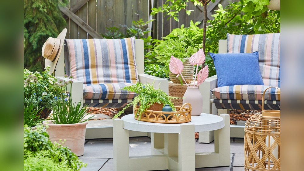 How to Get Pillows to Stay on Outdoor Furniture