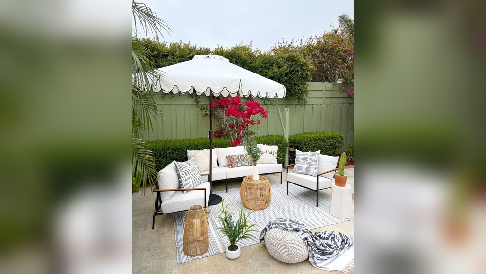 How to Keep Ants off of Outdoor Furniture