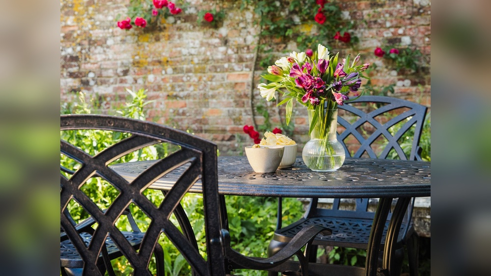 How to Protect Aluminium Outdoor Furniture