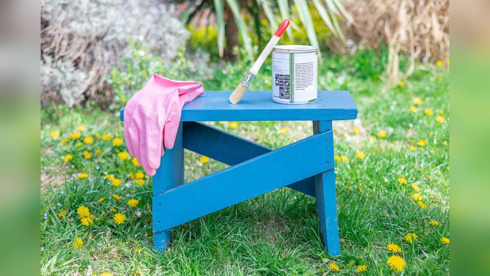 How to Seal Painted Outdoor Furniture