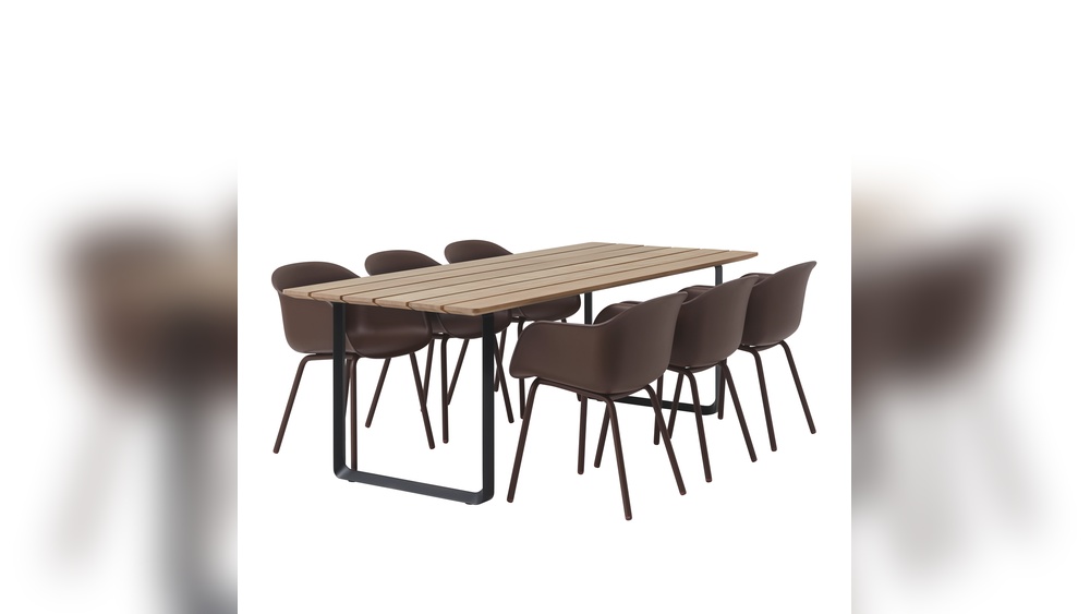 How to Treat Oak Furniture for Outdoor Use