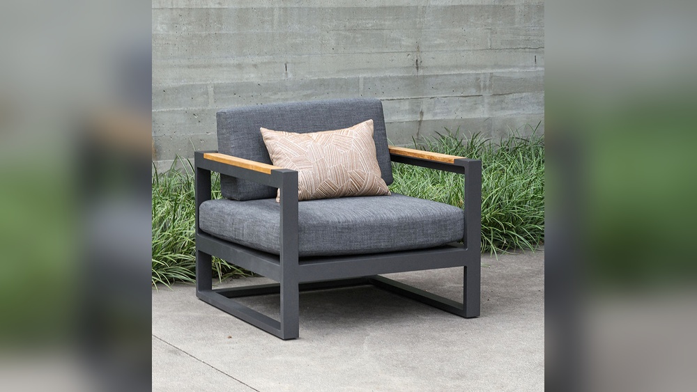 Is Aluminum Or Teak Better for Outdoor Furniture