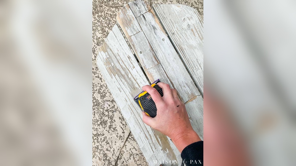 What Kind of Paint Should I Use on Outdoor Furniture