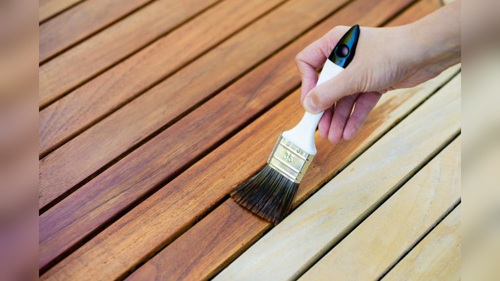What Oil to Use on Outdoor Wood Furniture