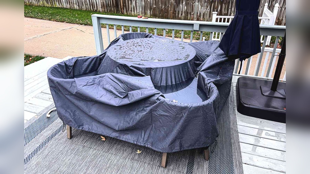 What to Cover Outdoor Furniture With