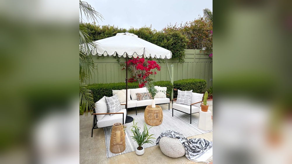 What to Spray on Outdoor Furniture for Bugs