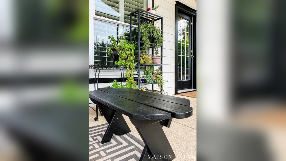What Type of Paint to Use on Outdoor Furniture