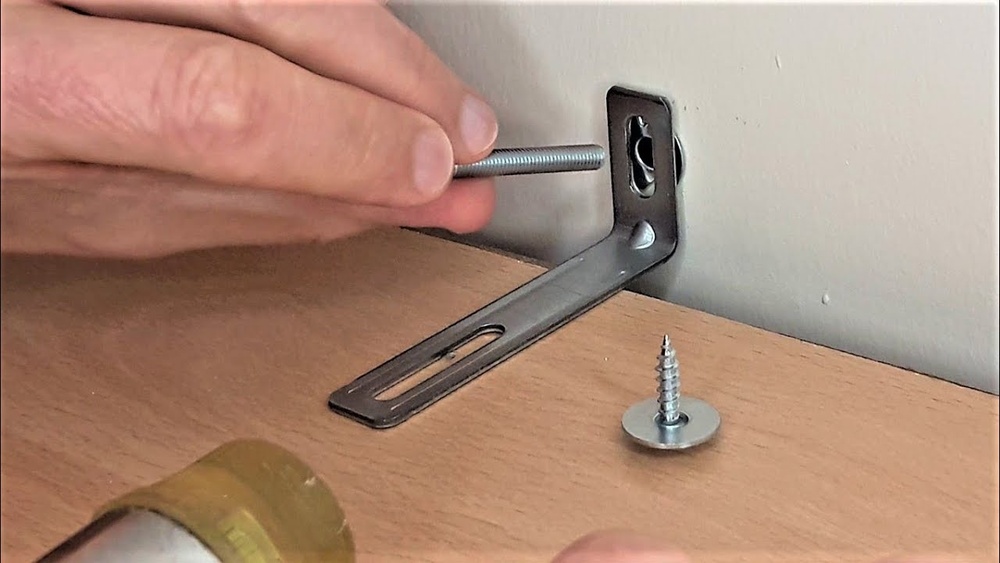 How to Attach Bookshelf to Wall