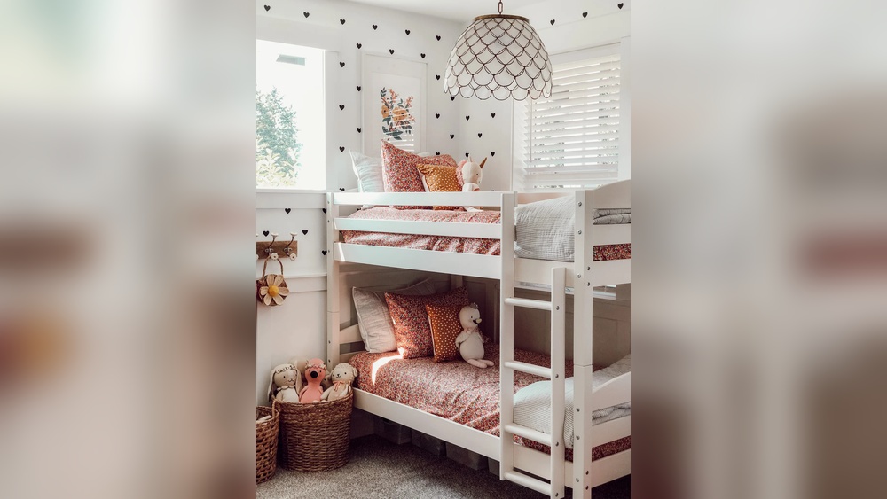 How to Decorate a Room With a Bunk Bed
