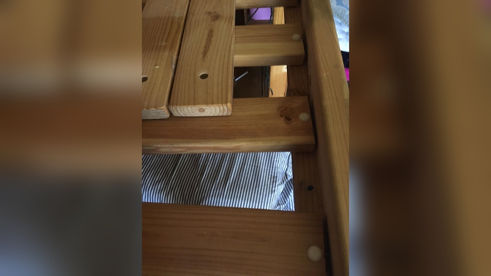 How to Disassemble a Wooden Bunk Bed
