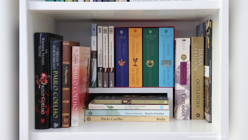 How to Organize Small Bookshelf