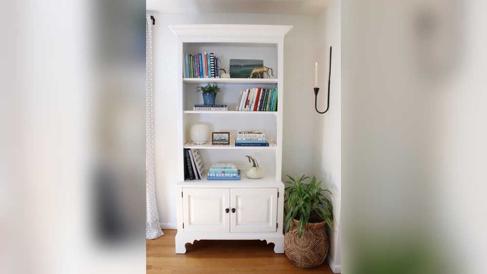 How to Paint Bookshelf White