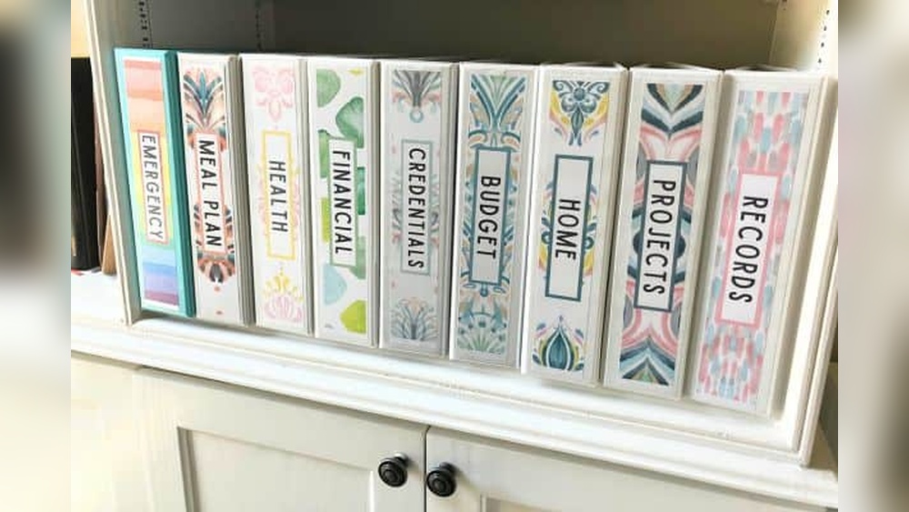 How to Store Binders on Bookshelf