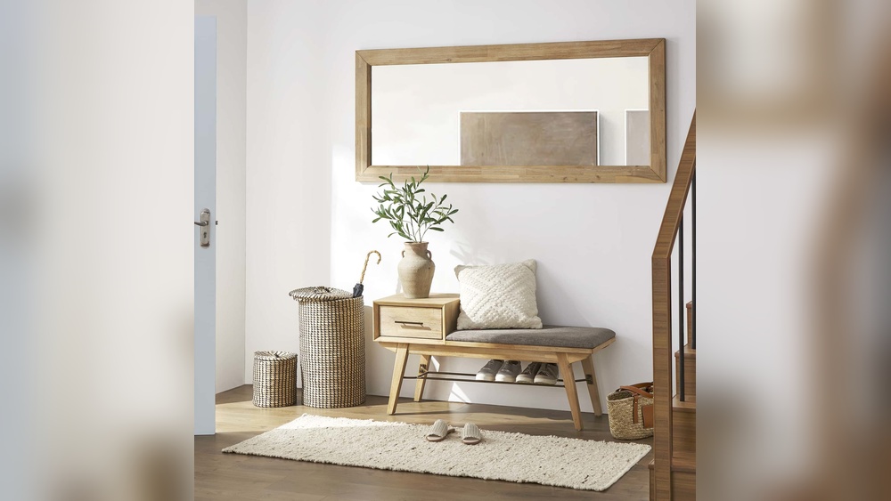 How to Style an Entryway Bench